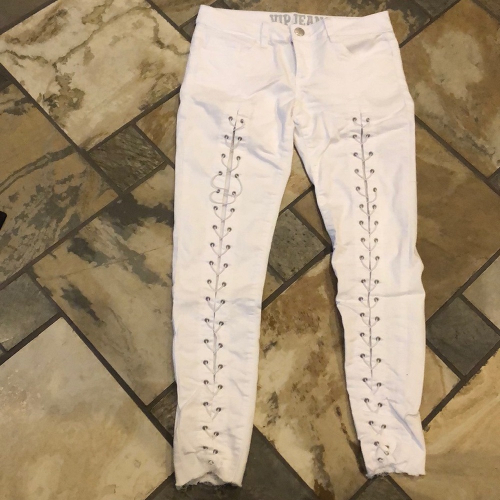 white denim jeans